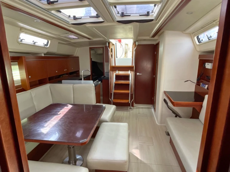 Hire a Hanse Hanse 455 Alimos