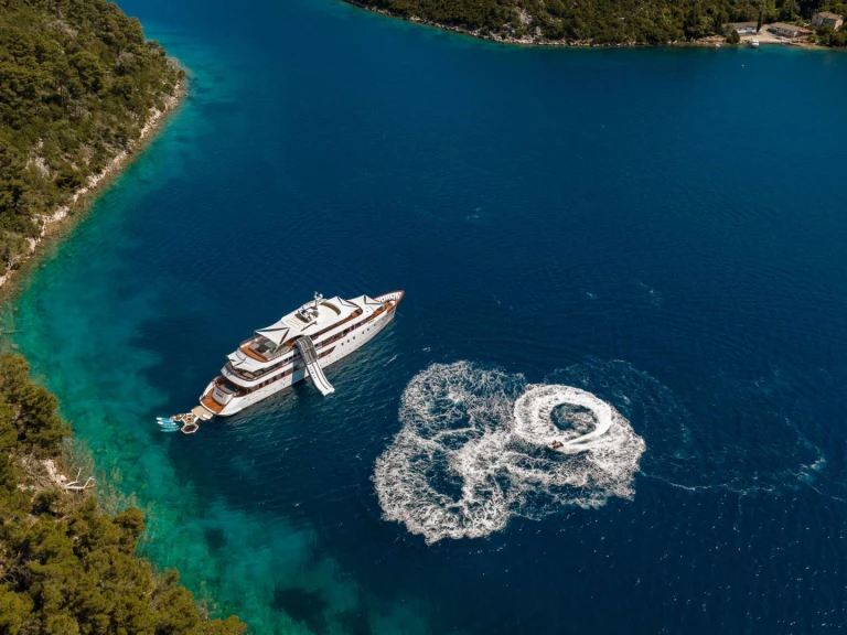 Charter a Custom YOLO in Split on Samboat
