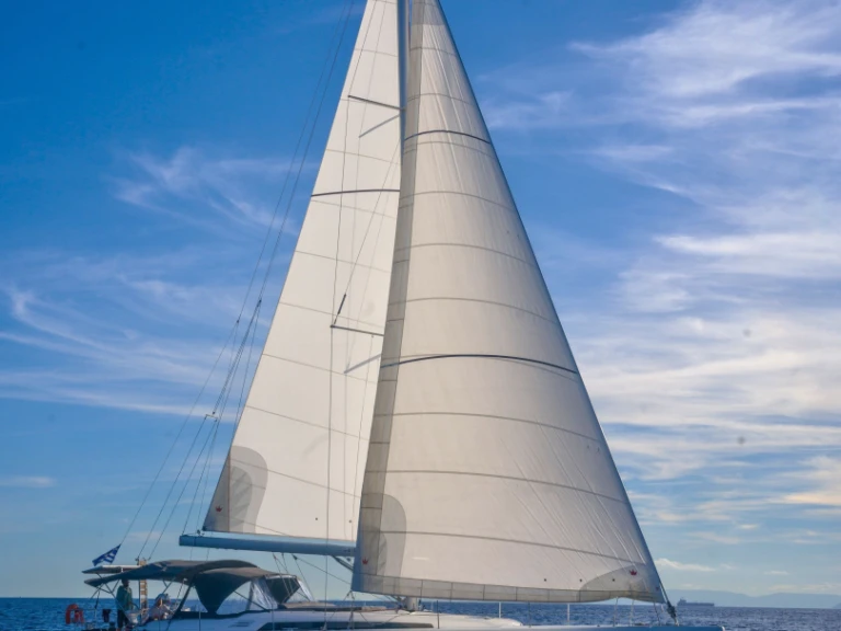Sailboat to hire Alimos at the best price