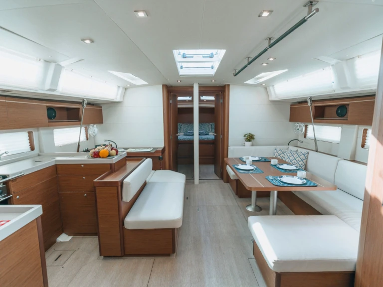 Yacht charter Alimos - Bénéteau Oceanis 51.1 on SamBoat