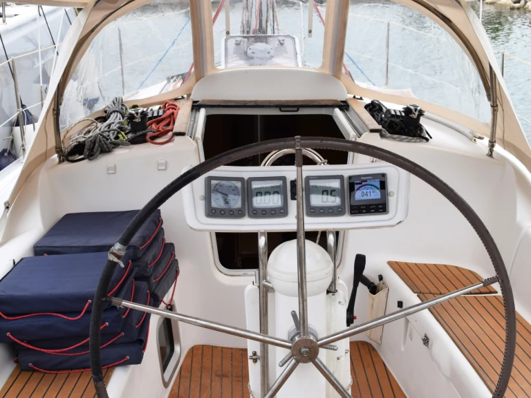 Charter a Jeanneau Sun Odyssey 32i in Pula on Samboat