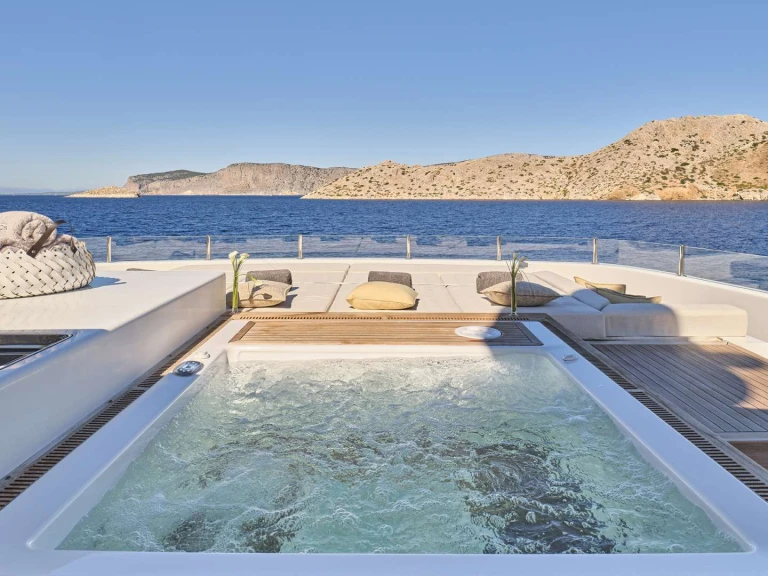 Charter a Admiral - It AXIOS in Athens on Samboat