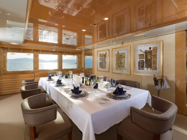Luxury Yacht to hire Athens at the best price