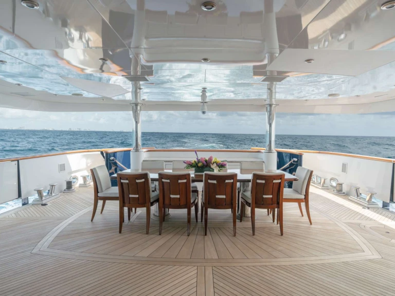 Hire Luxury Yacht Trinity Yachts with a boat licence