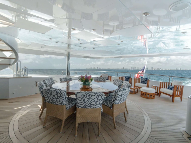 Luxury Yacht to hire New England at the best price