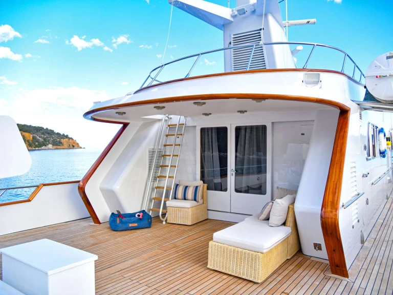 Charter a CRN Ancona SOMETHING COOL in Athens on Samboat