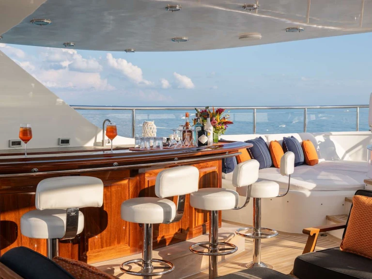 Luxury Yacht to hire Bahamas at the best price