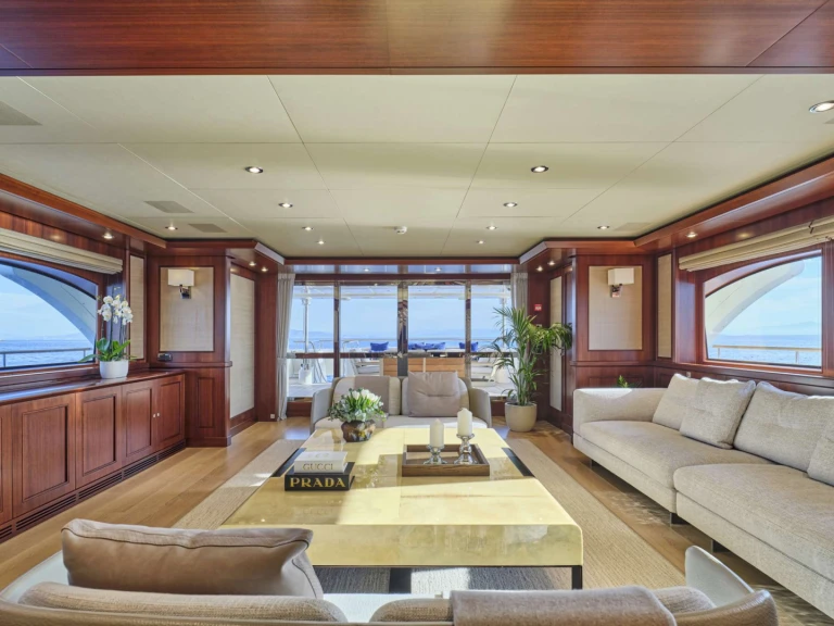 Luxury Yacht to hire Athens at the best price