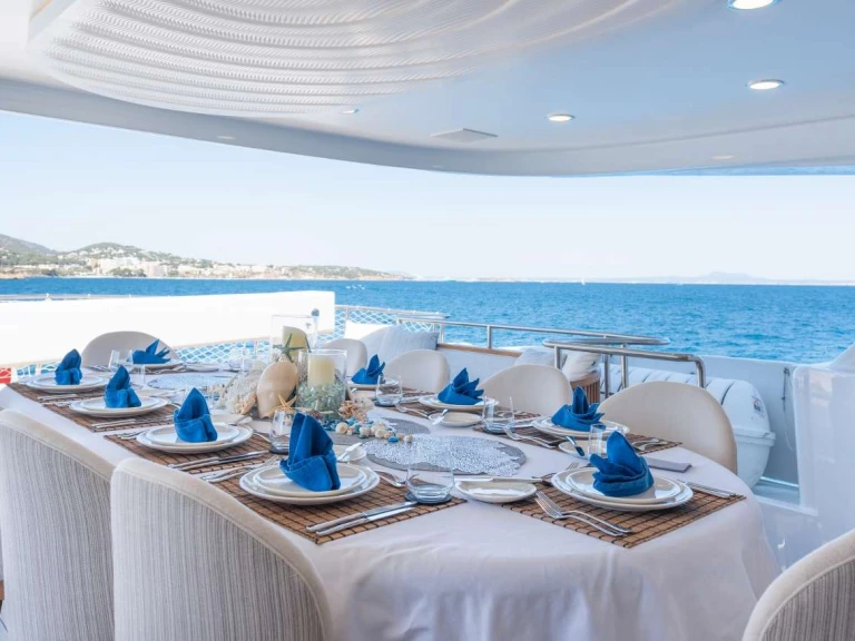 Luxury Yacht to hire Cannes at the best price