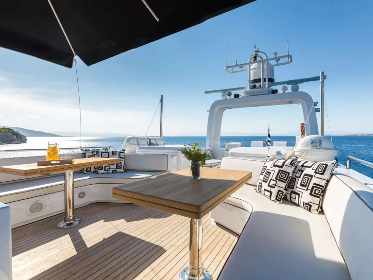 Hire Luxury Yacht Devonport with a boat licence