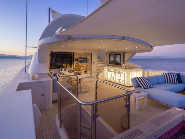 Luxury Yacht hire in Athens - Mondomarine SEA WOLF