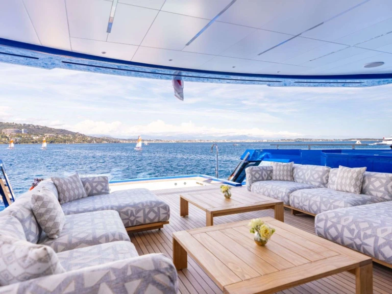 Luxury Yacht hire in Naples - Baglietto SUI GENERIS