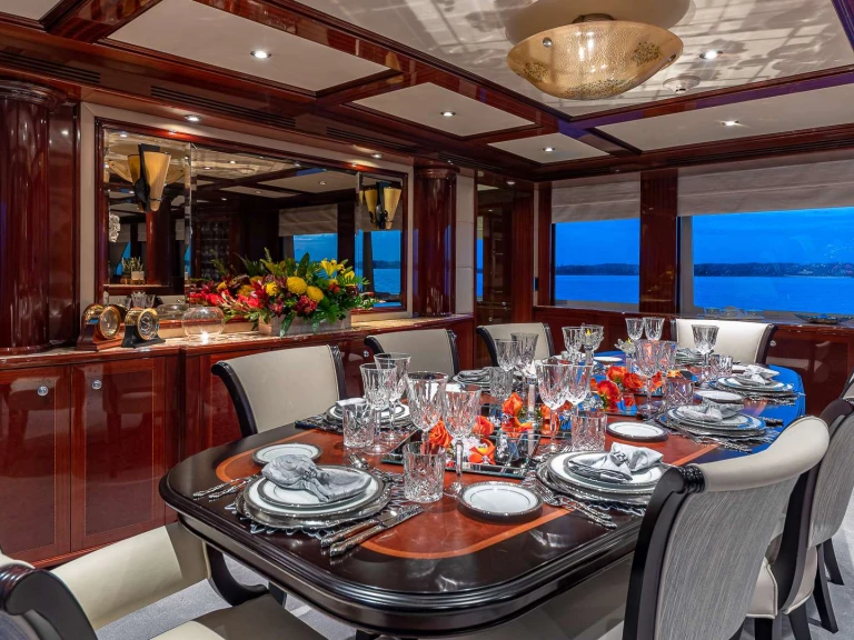 Luxury Yacht to hire Nassau at the best price