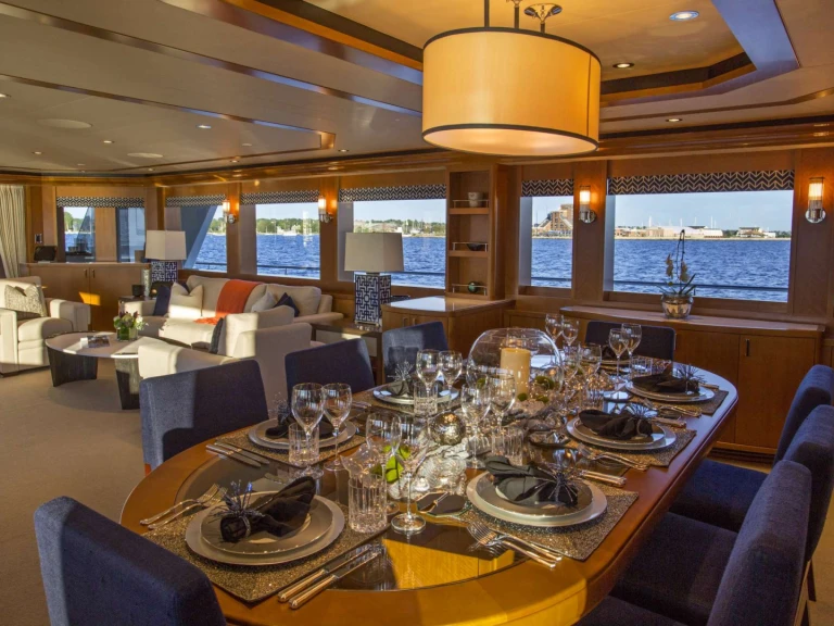 Luxury Yacht to hire Bahamas at the best price