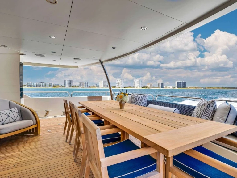Yacht charter Miami - Sunseeker Natural 9 on SamBoat