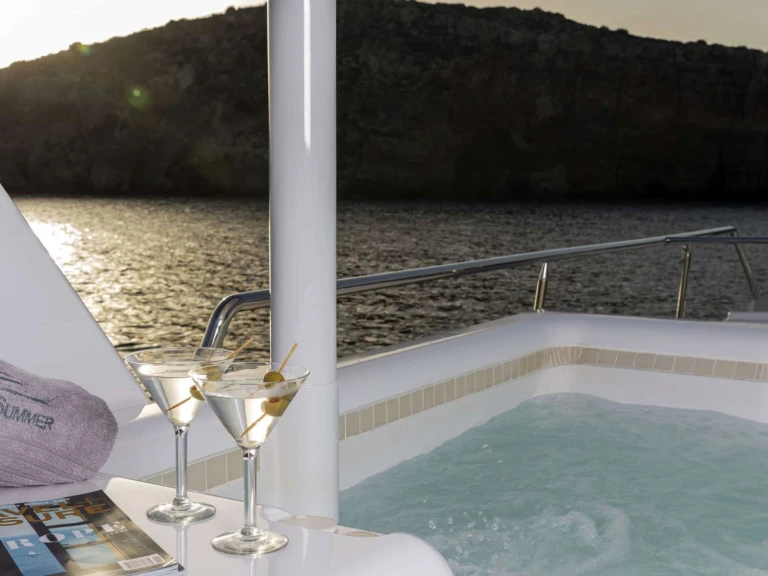 Luxury Yacht to hire Athens at the best price