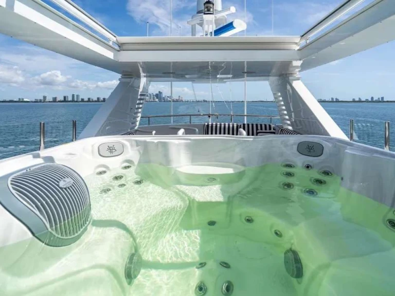 Yacht hire Miami cheap THE PRESTIGE