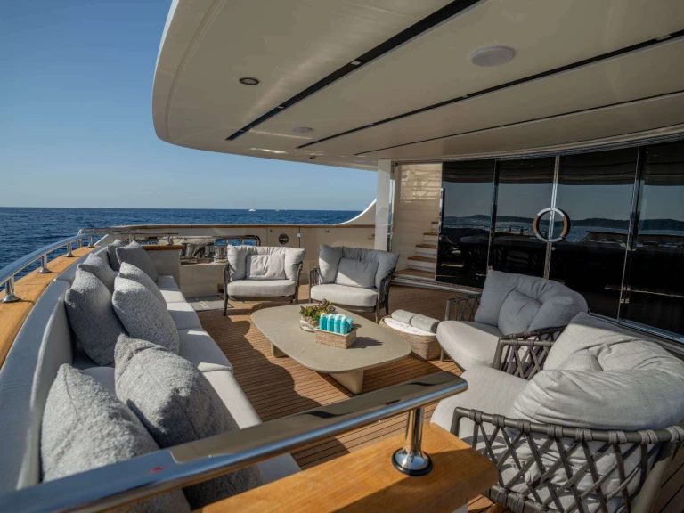 Luxury Yacht to hire Australia at the best price