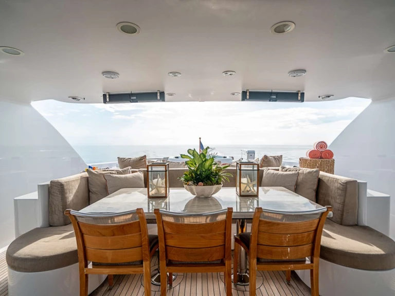 Luxury Yacht hire in Bahamas - Broward CAMILLE 