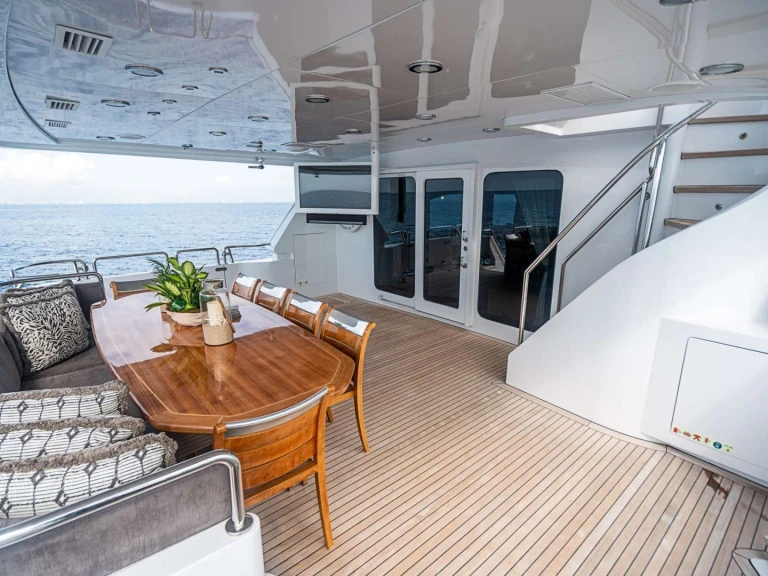 Charter a Broward CAMILLE  in Bahamas on Samboat