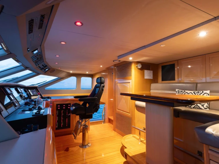 Luxury Yacht hire in Bahamas - Christensen SeaQuest