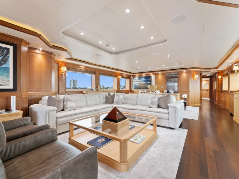 Hire a Palmer Johnson INVICTUS Newport