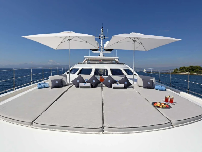 Hire a Heesen AURELIA French Riviera