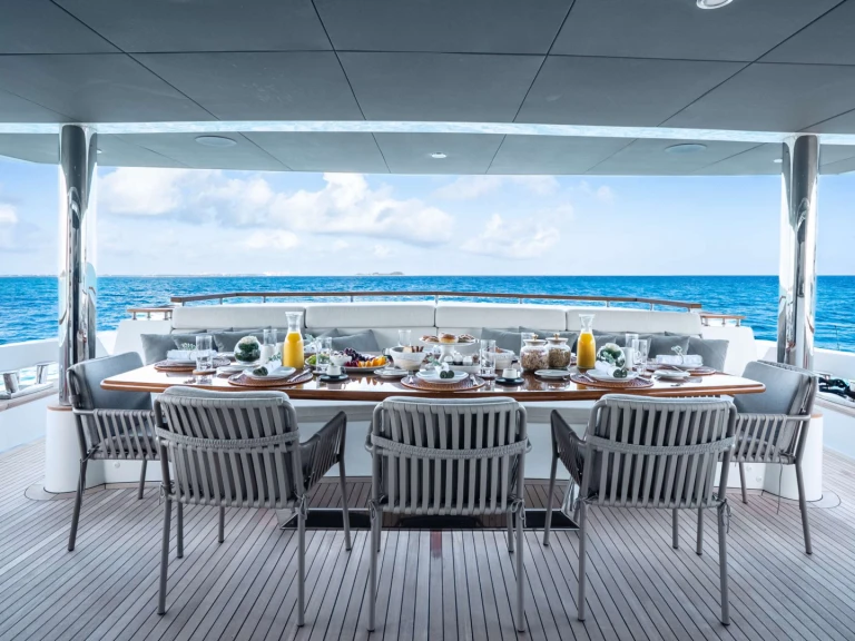 Luxury Yacht to hire Fort Lauderdale at the best price