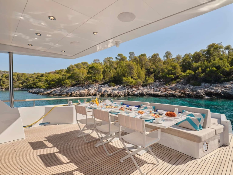 Luxury Yacht to hire Athens at the best price