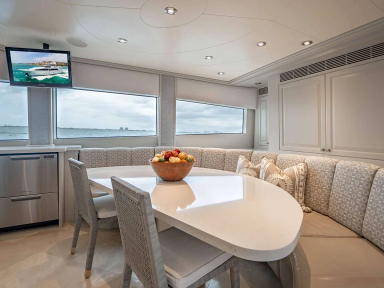 Yacht hire Bahamas cheap RISK & REWARD