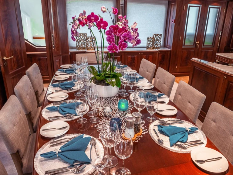 Charter a Benetti MAMMA MIA in Sint Maarten on Samboat