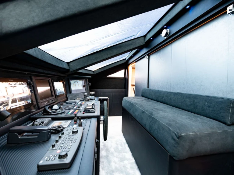 Charter a Tecnomar EVA in Athens on Samboat