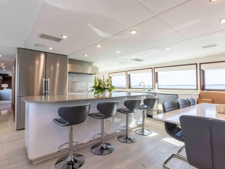Yacht charter Bahamas - Broward SKY on SamBoat