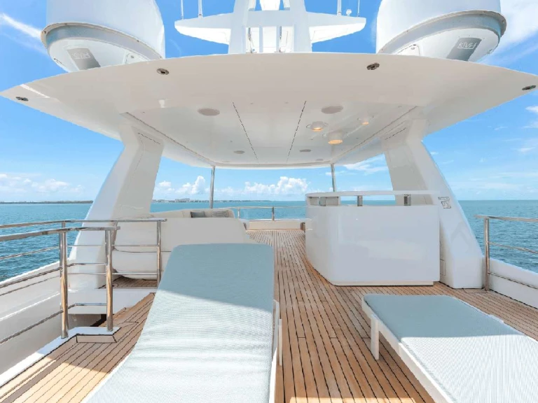 Charter a Azimut Tycoon in Miami on Samboat