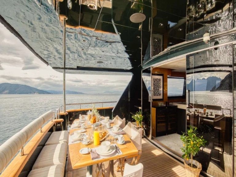 Luxury Yacht hire in Athens - Tecnomar CAN'T REMEMBER