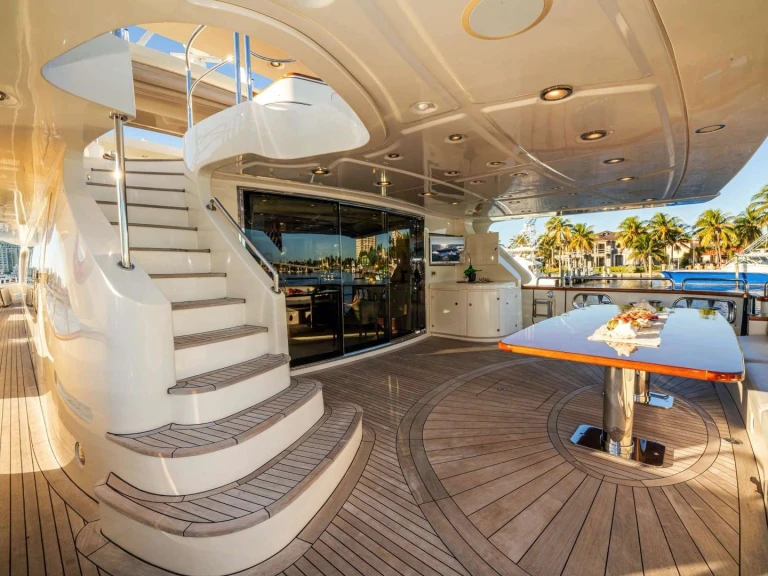 Charter a Azimut VIVERE in Atlantic Highlands on Samboat