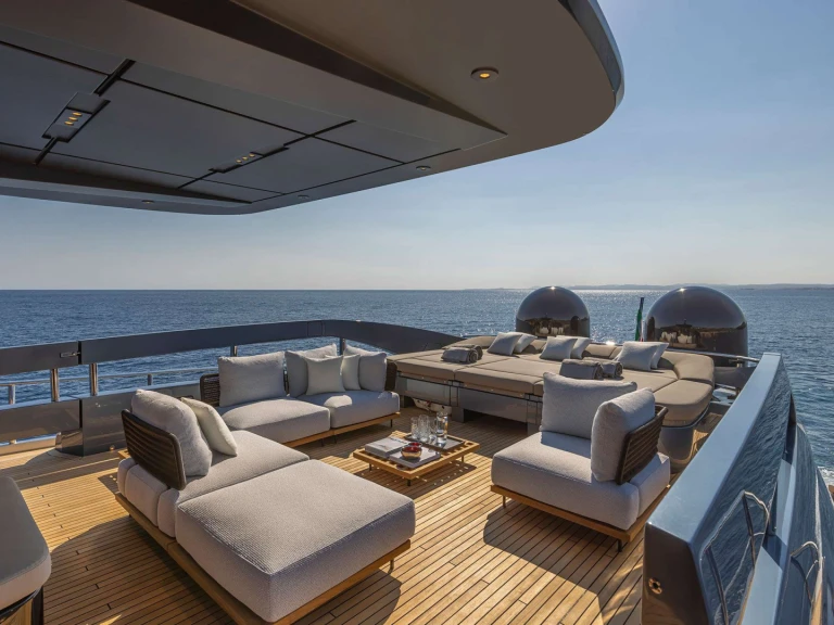 Hire a Pershing 116' PERSHING Miami