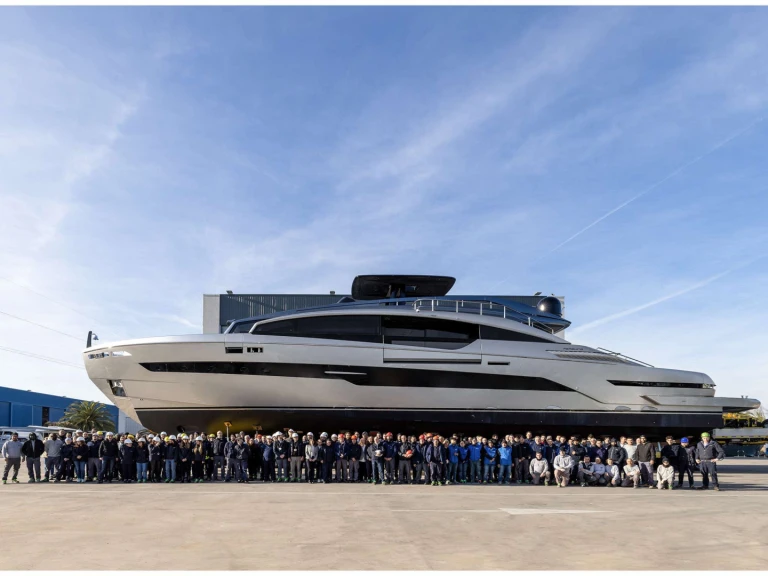 Yacht hire Miami cheap 116' PERSHING