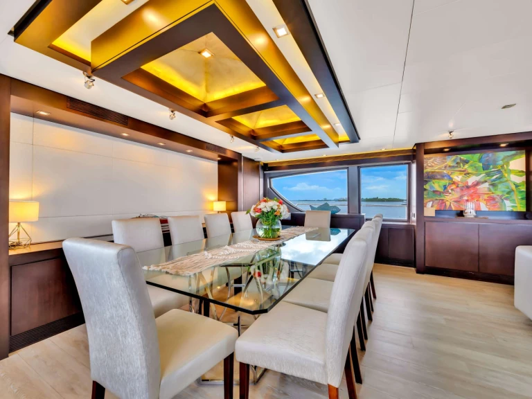 Luxury Yacht hire in Miami - Azimut RYLAX