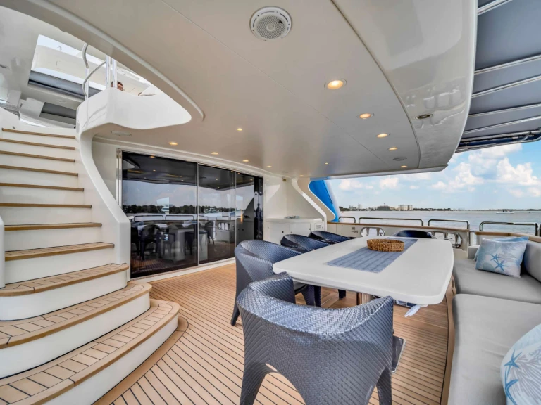 Hire Luxury Yacht with or without skipper Azimut Miami