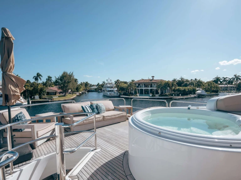 Luxury Yacht to hire Fort Lauderdale at the best price