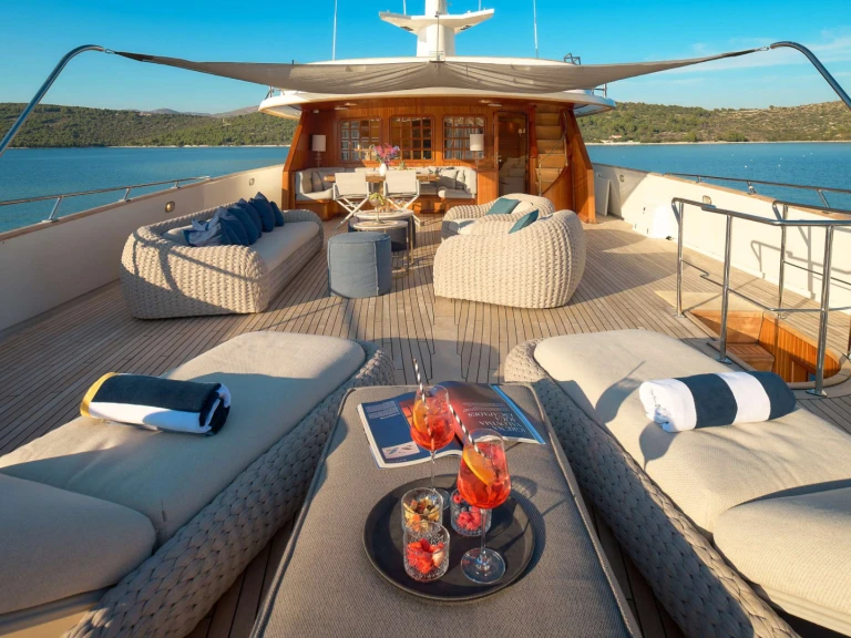 Yacht charter Trogir - Benetti TO je TO on SamBoat