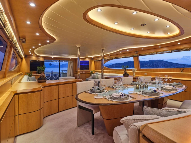 Luxury Yacht hire in Greece - Maiora ANASA