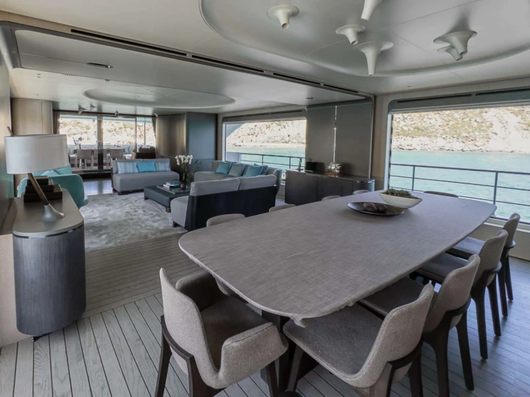 Hire Luxury Yacht Azimut with a boat licence