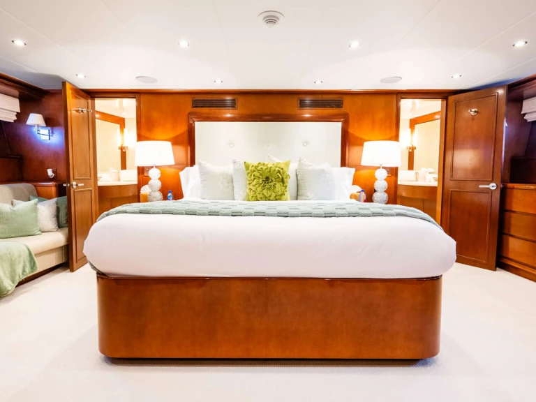 Luxury Yacht hire in Nassau - Hatteras ESCAPE