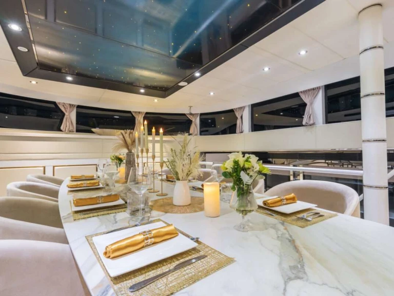 Yacht hire Aventura cheap PRIVILEGE