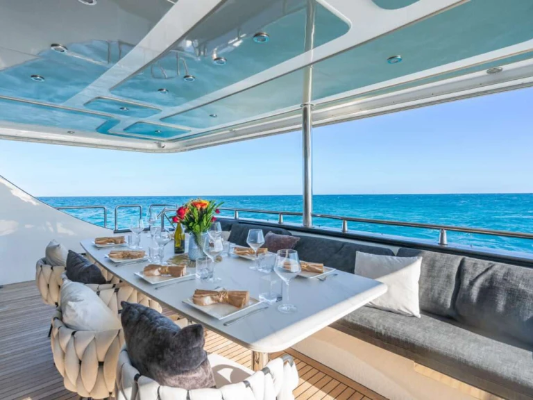 Charter a Custom PRIVILEGE in Aventura on Samboat