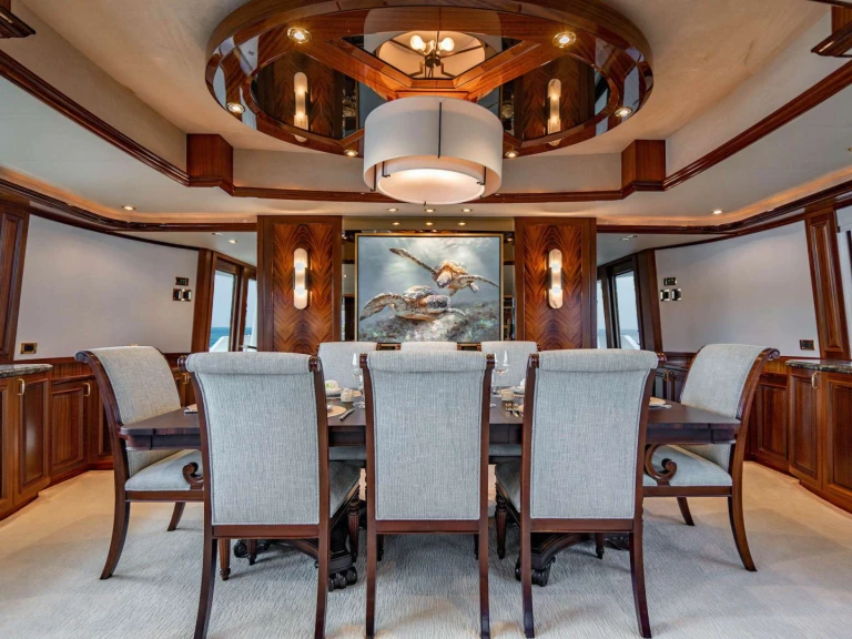 Luxury Yacht to hire New England at the best price