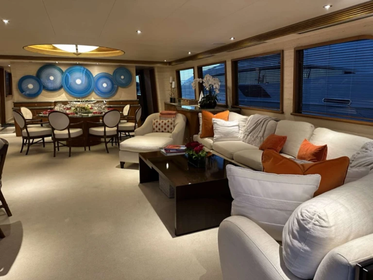 Hire Luxury Yacht Westport with a boat licence