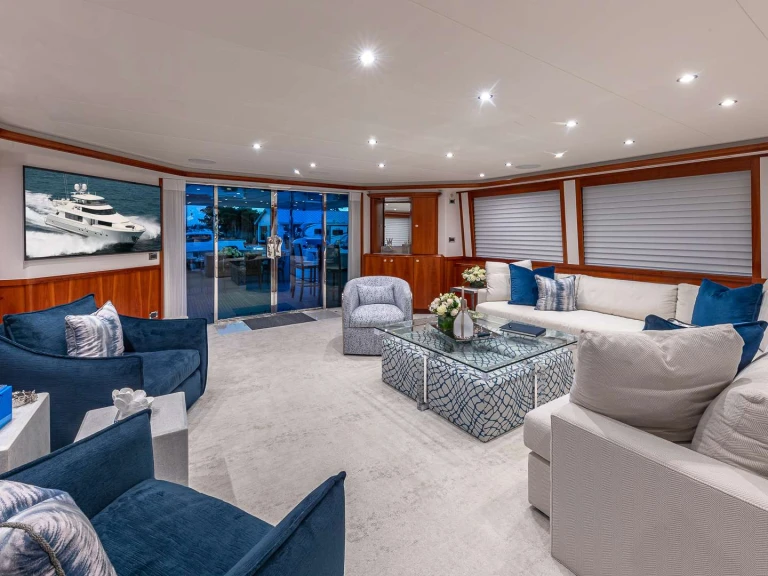 Hire Luxury Yacht with or without skipper Westport Nassau